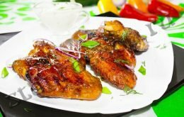 Куриные крылышки в медово-соевом соусе с имбирем