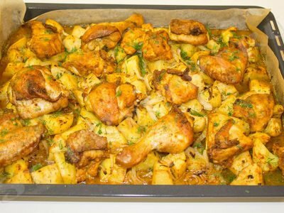 запеченная курица с картошкой в духовке