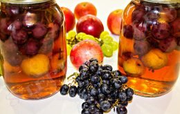 компот из винограда и яблок