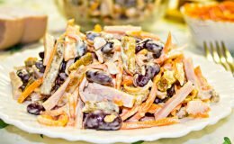 быстрый салат с фасолью консервированной