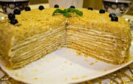 как украсить Медовик