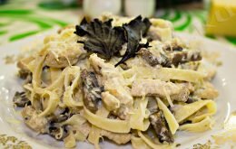 макароны с курицей и грибами