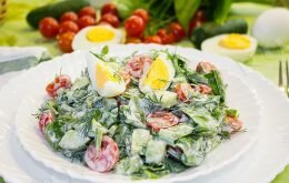 салат яйцо черемша