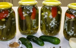 маринованные огурцы с луком