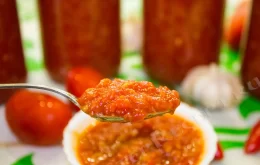 острая аджика на зиму