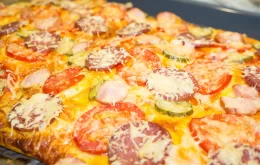 пицца на слоеном тесте