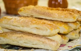Слоеные язычки с сахаром