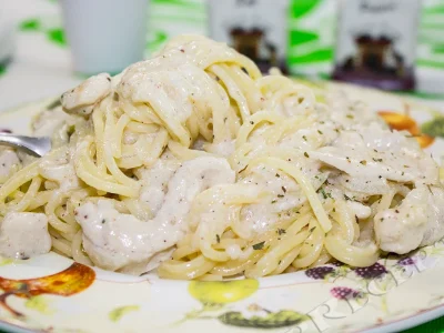 паста с курицей с соусом бешамель