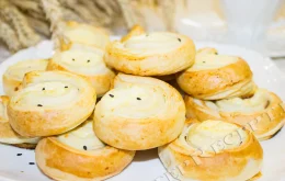 слойки с сыром и творогом