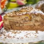 Шоколадная шарлотка с яблоками в мультиварке